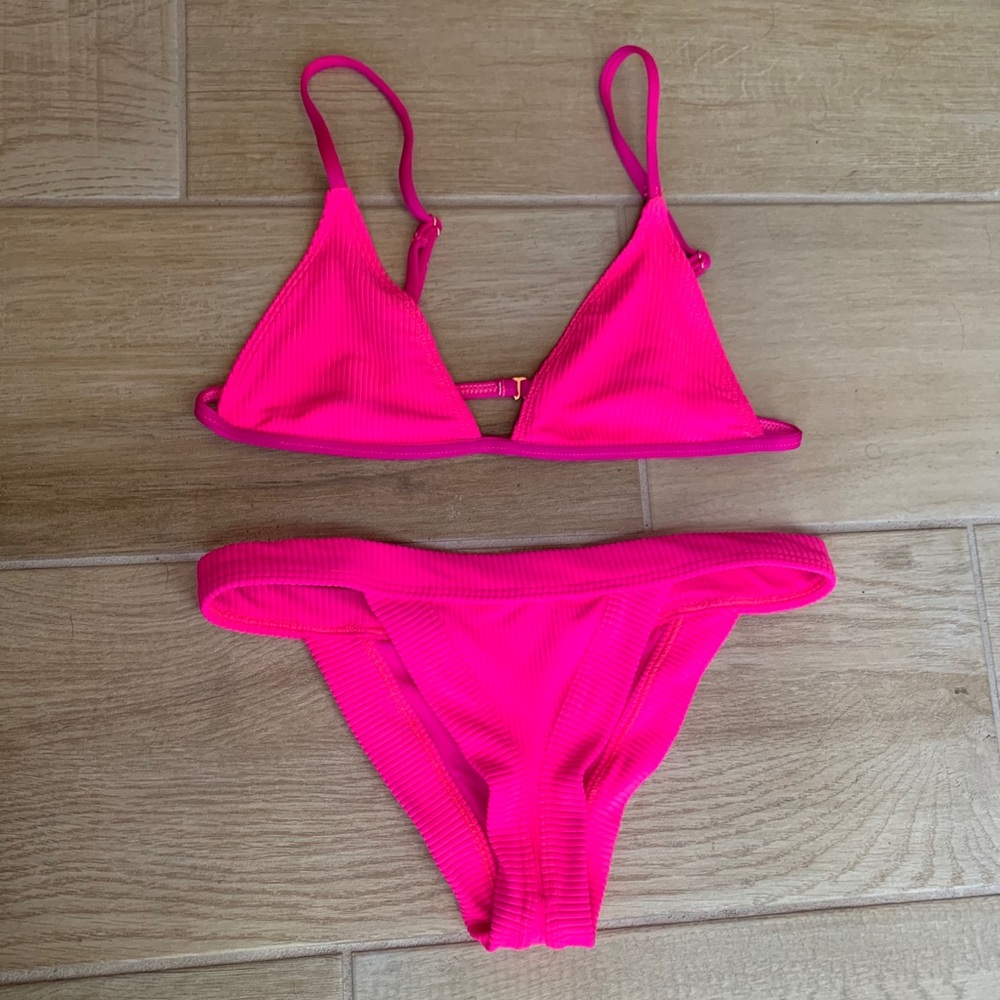 Frankie’s Heart throb hot pink bikini set